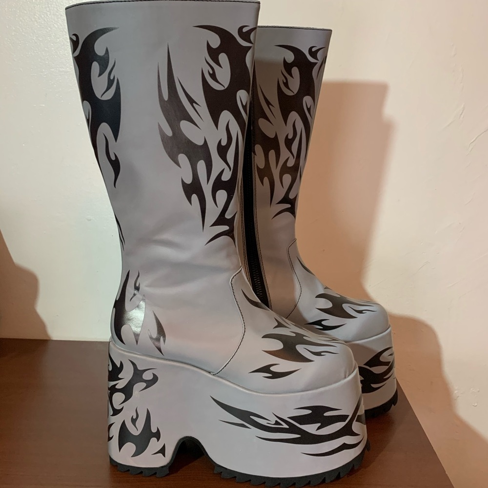 Sz10 Dolls Kill lighting boots reflective platform - Picture 2 of 16